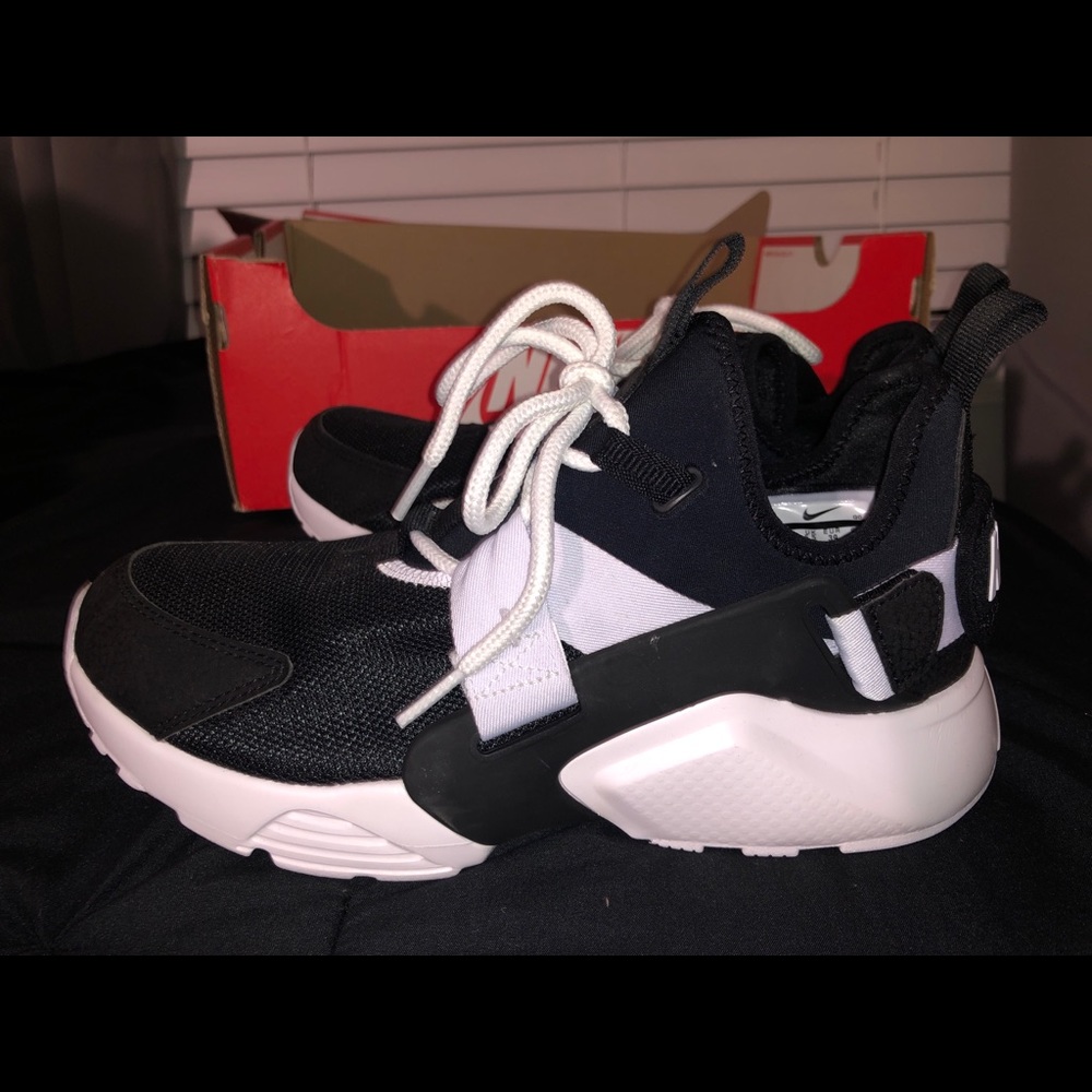 Nike Air Huarache City Low